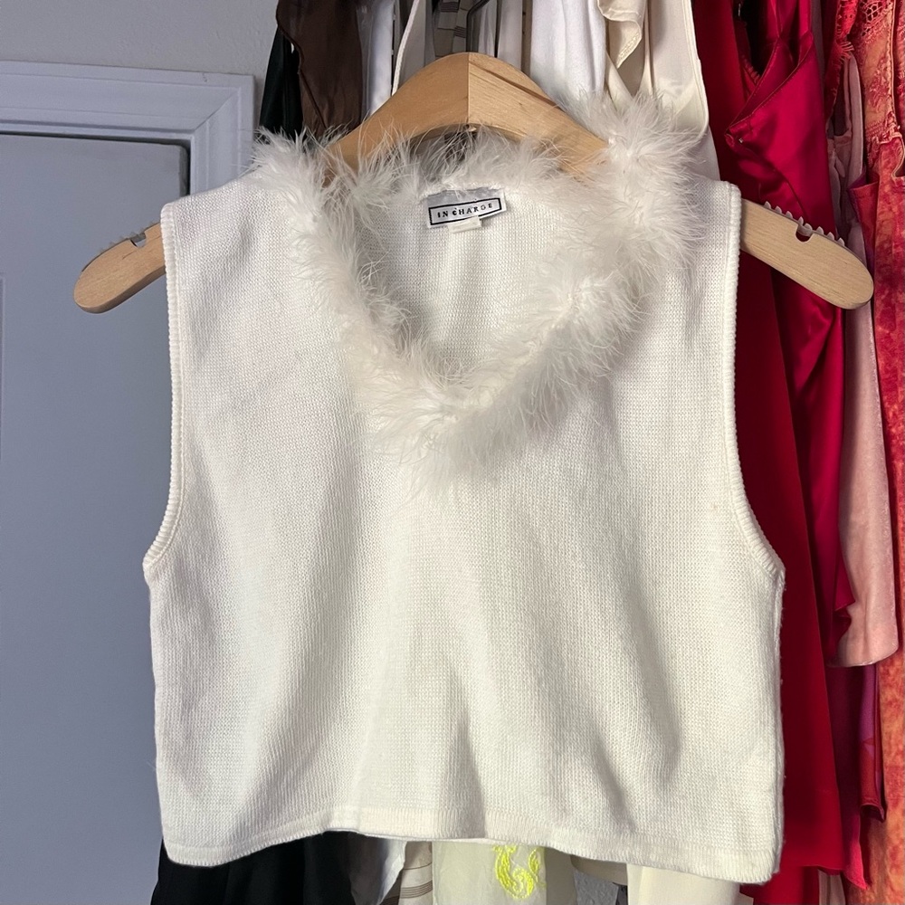 IN CHARGE vintage y2k white knit boxy cropped feather trim collar tank top